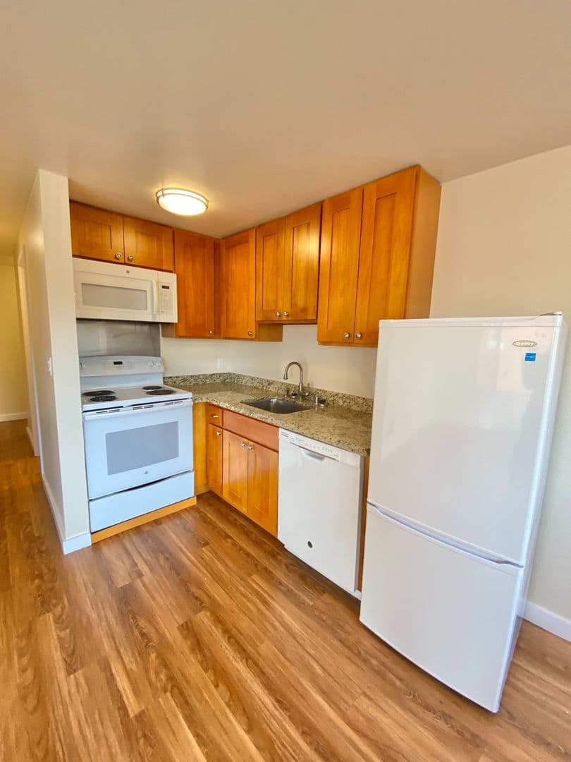Seattle Apartment: 1700 Summit Avenue