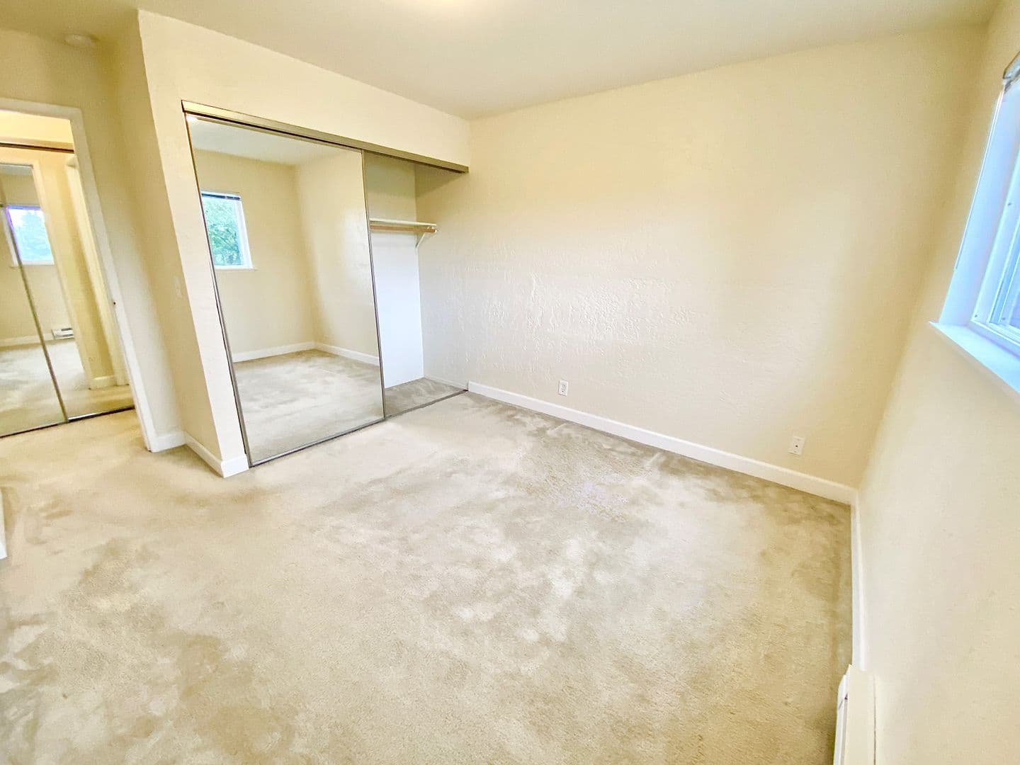 Seattle Apartment: 424 19th Ave E.