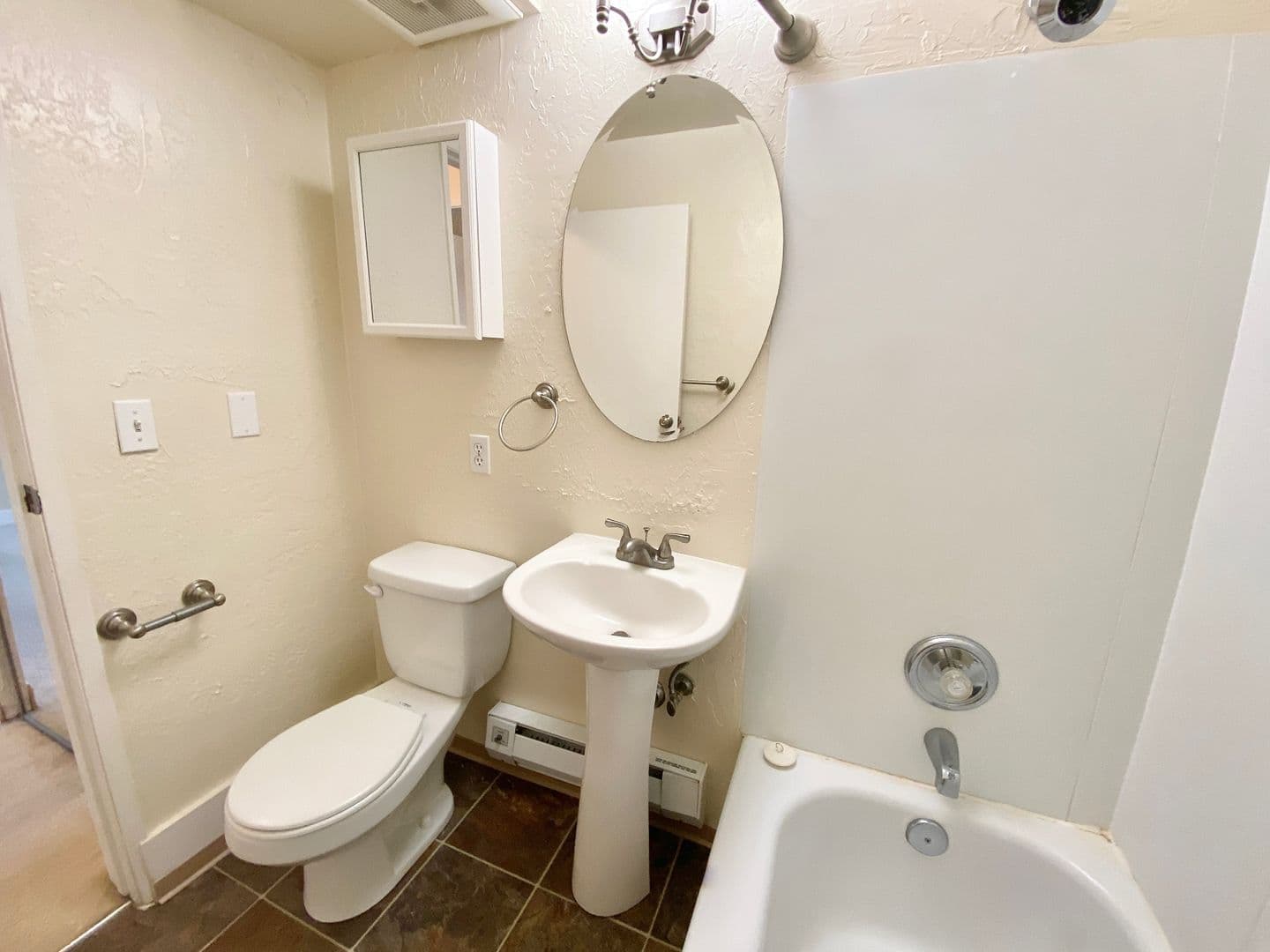 Seattle Apartment: 424 19th Ave E.