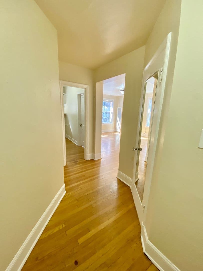 Seattle Apartment: 1420 Boren Ave
