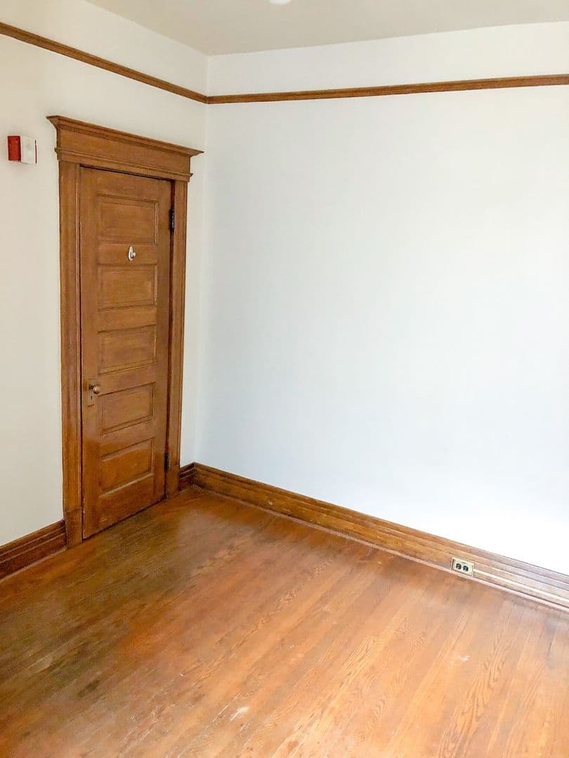 Seattle Apartment: 1615 15th Ave.