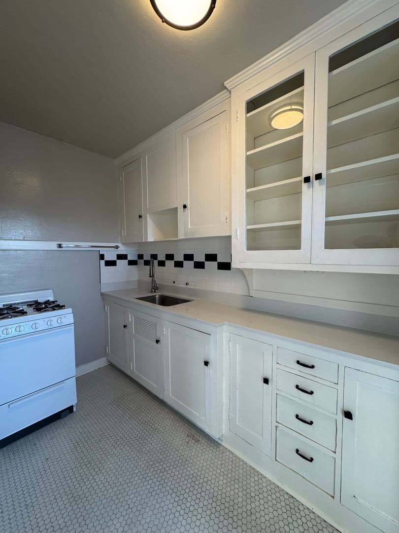 Seattle Apartment: 1305 E Denny Way