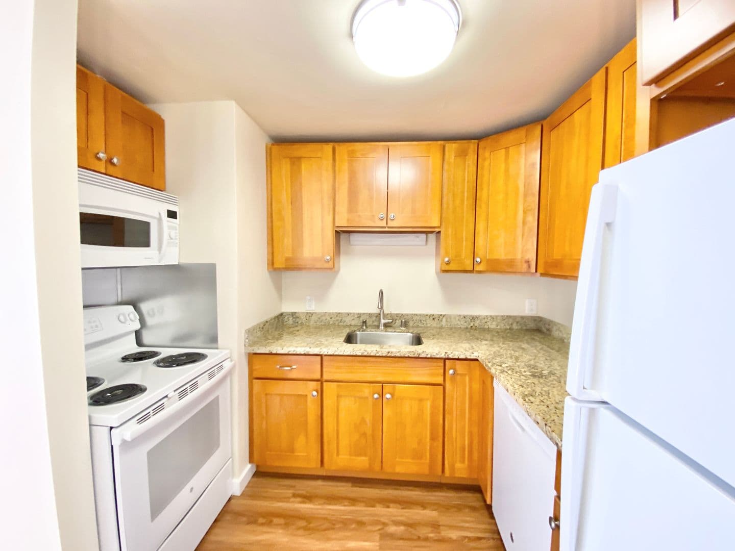 Seattle Apartment: 1700 Summit Avenue