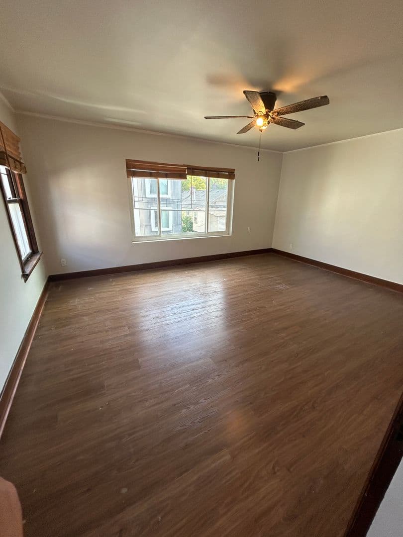 Seattle Apartment: 5042 12th Ave NE