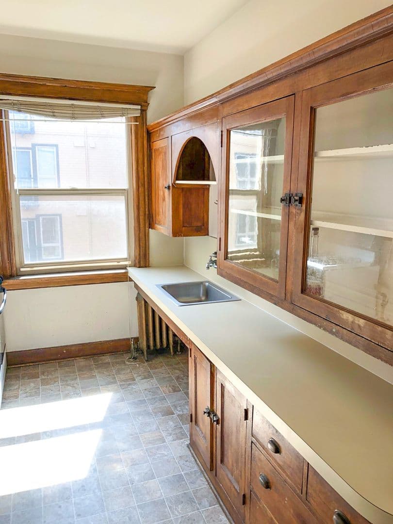 Seattle Apartment: 1615 15th Ave.