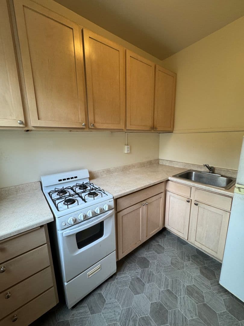 Seattle Apartment: 205 19th Ave. E.
