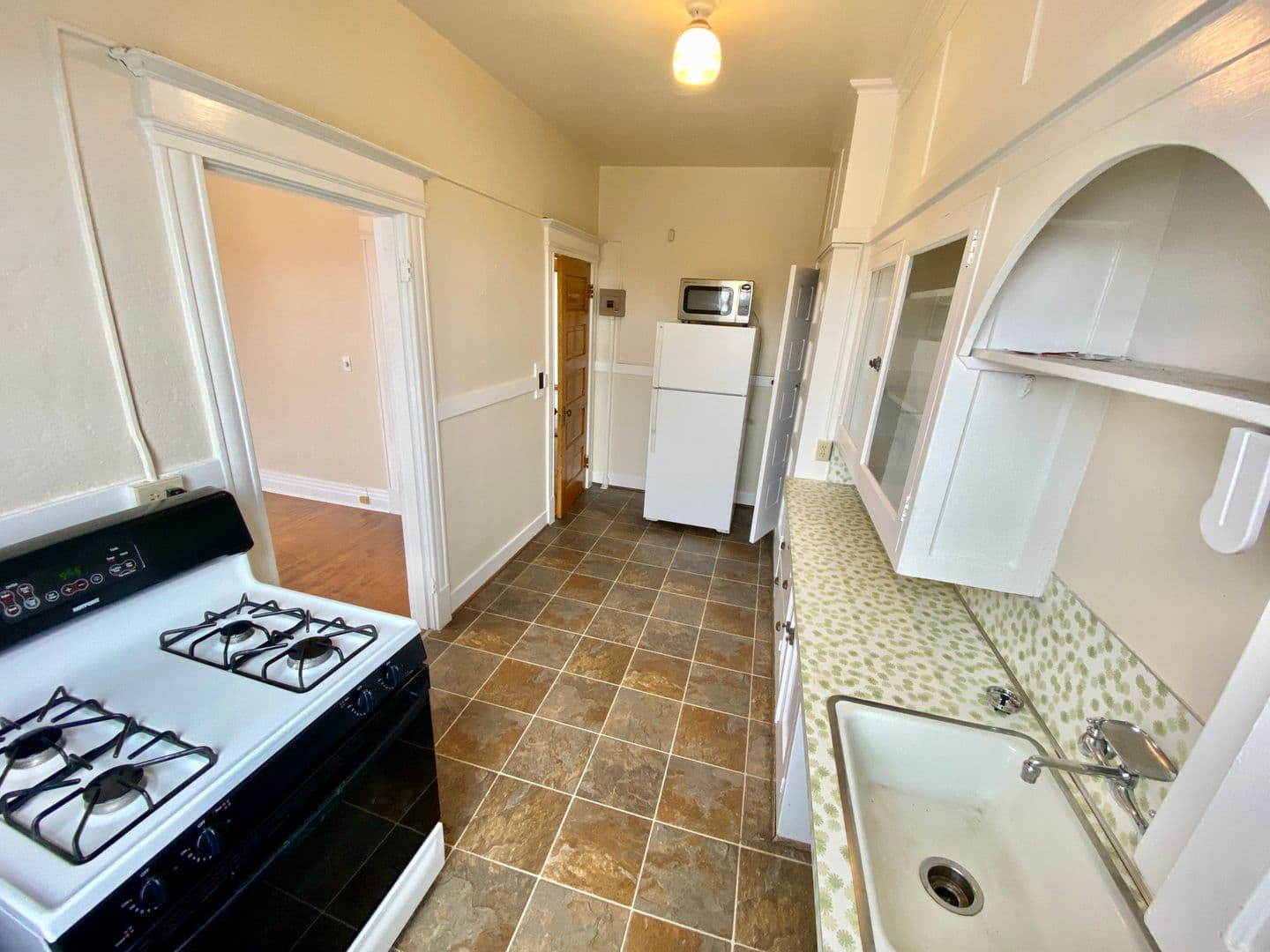 Seattle Apartment: 1615 15th Ave.