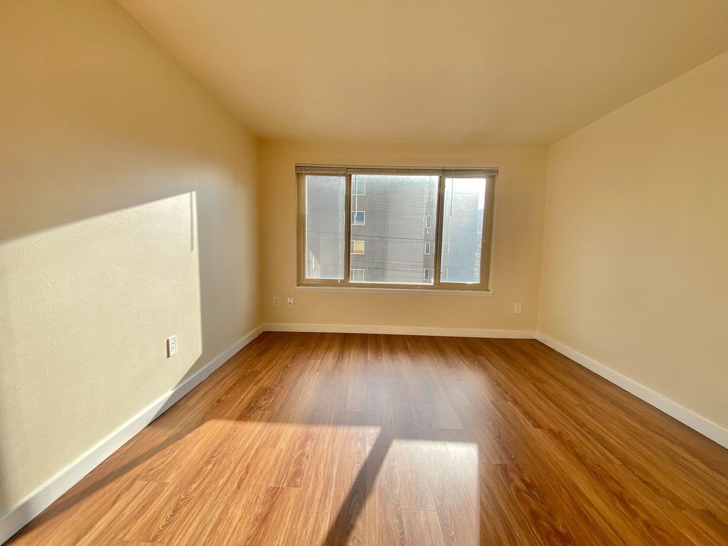 Seattle Apartment: 1700 Summit Avenue