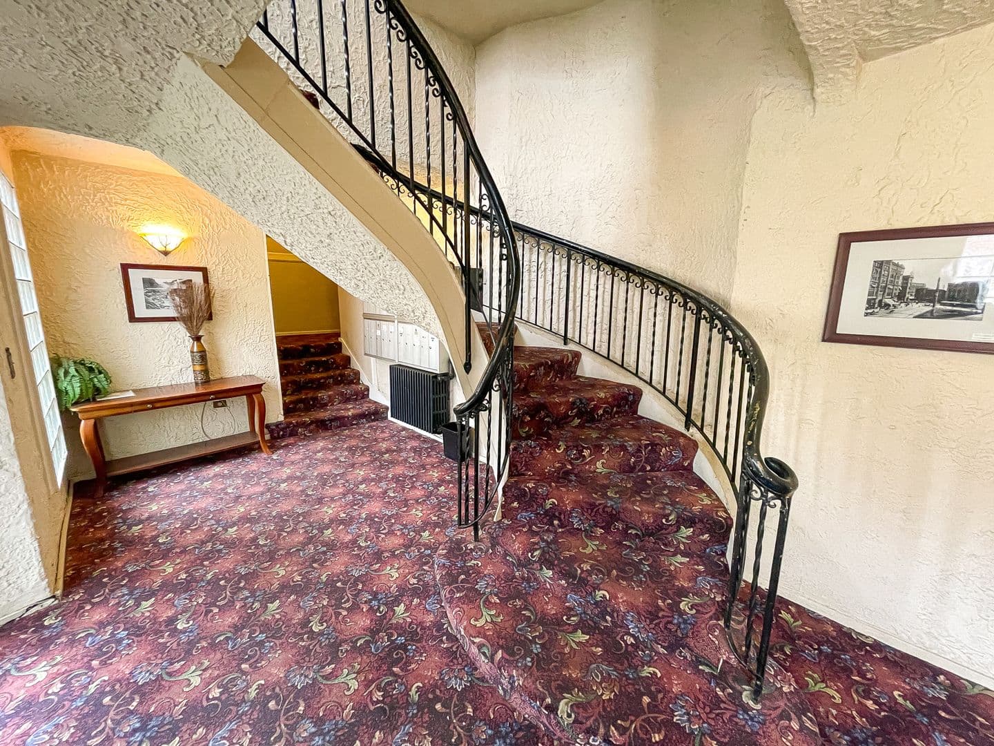 Seattle Apartment: 4515 Burke Ave. N.