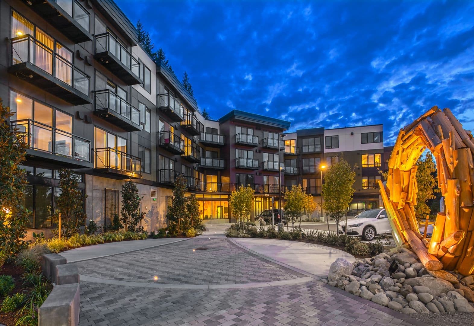 Edmonds Apartment: 10032 Edmonds Way