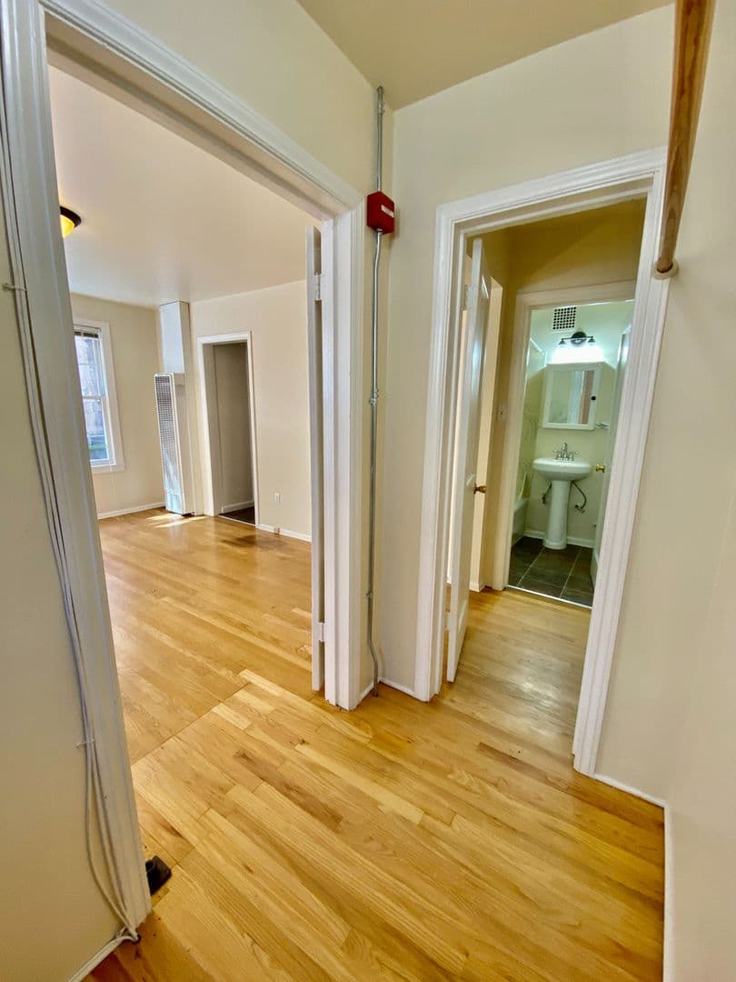 Seattle Apartment: 1420 Boren Ave