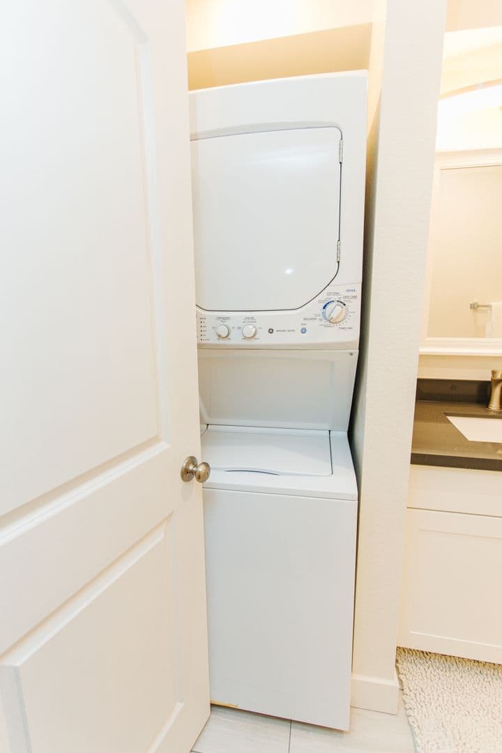 Shoreline Apartment: 19921 19th Ave NE