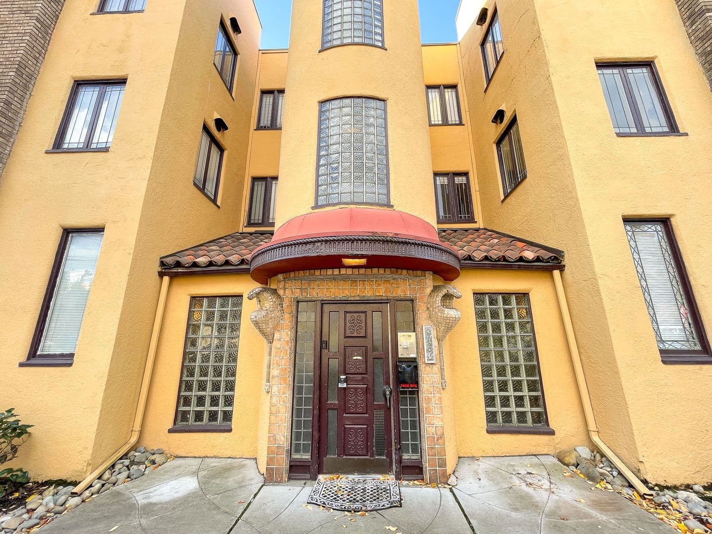 Seattle Apartment: 4515 Burke Ave. N.