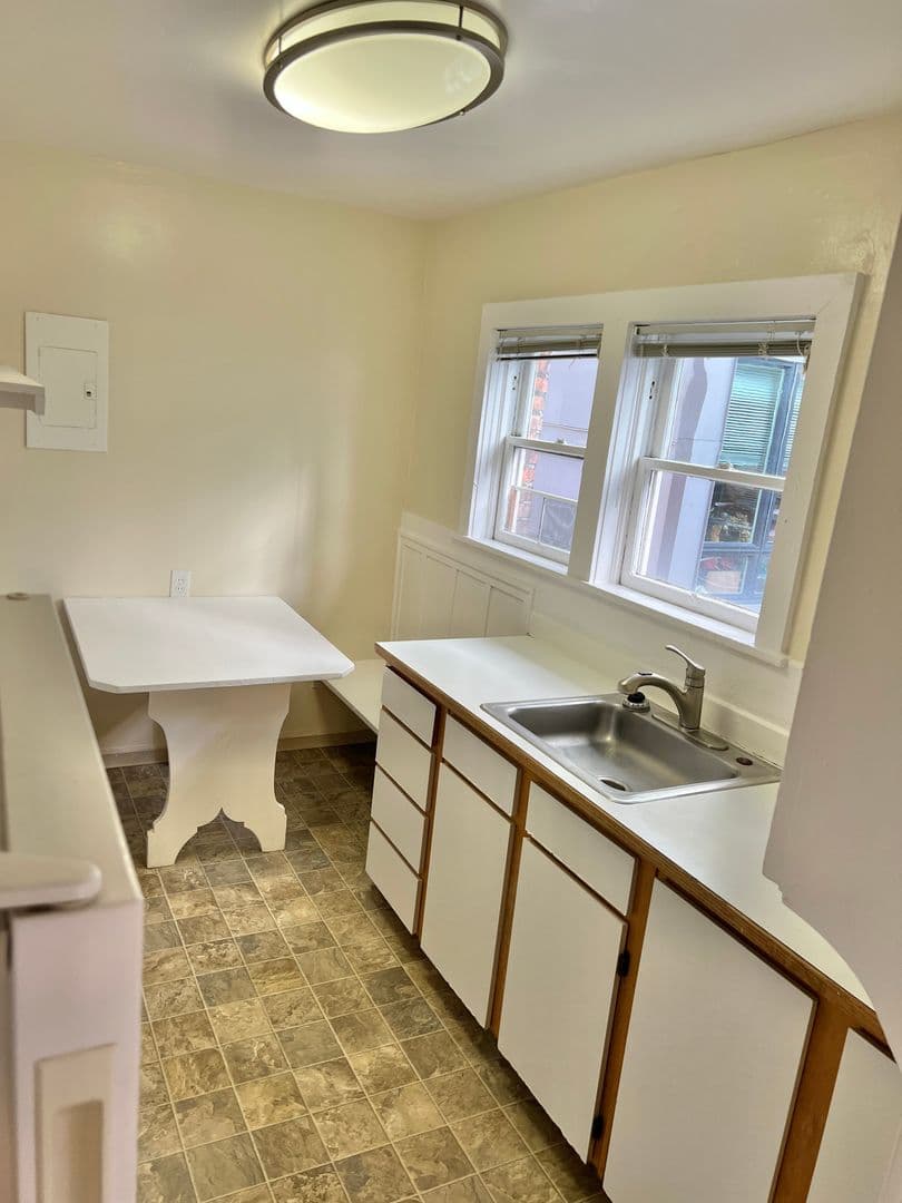 Seattle Apartment: 1509 E Madison St