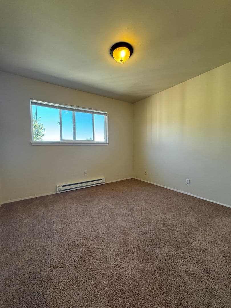 Seattle Apartment: 424 19th Ave E.