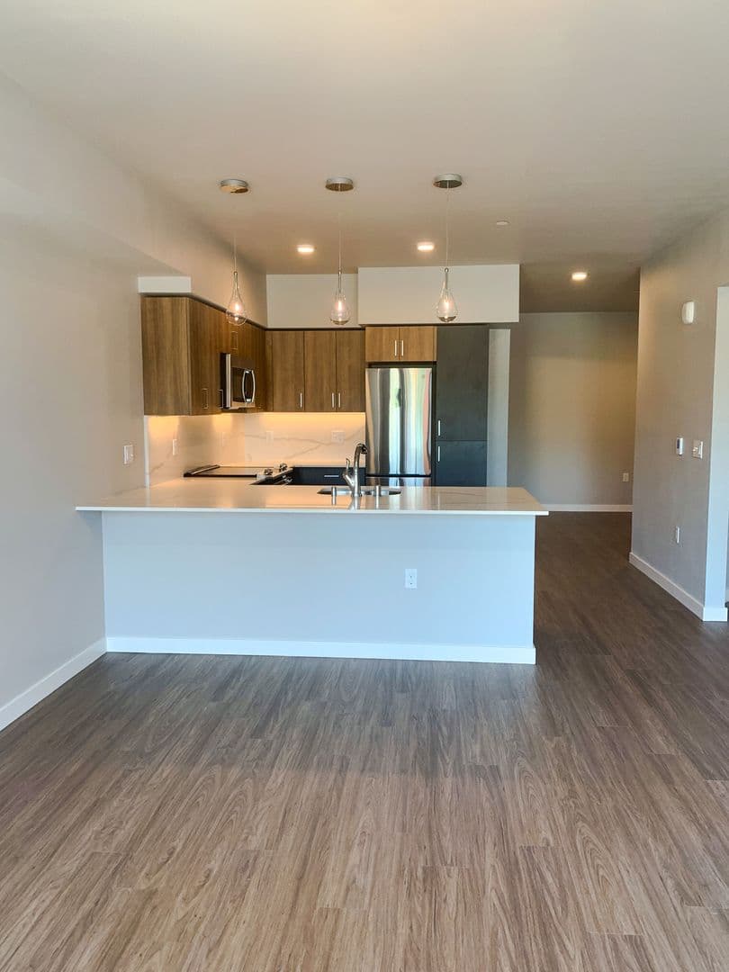 Edmonds Apartment: 10032 Edmonds Way