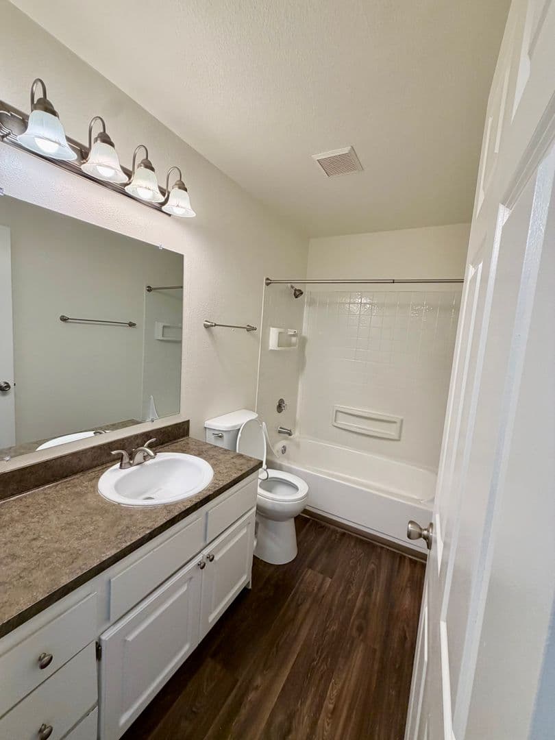 Shoreline Apartment: 1550 NE 177th St