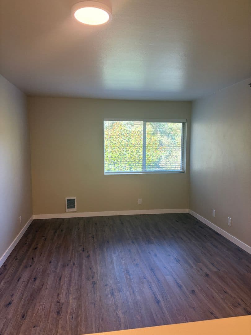 Edmonds Apartment: 22816 Edmonds Way