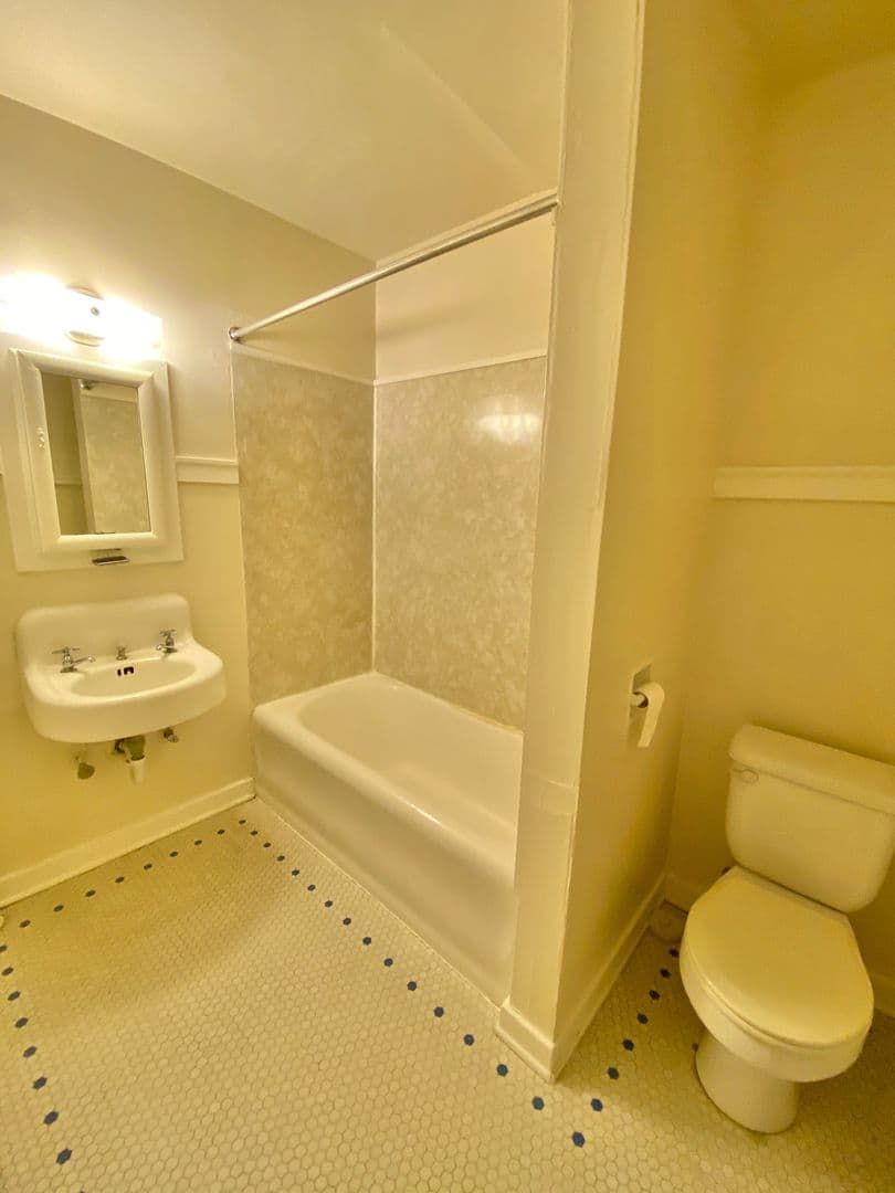 Seattle Apartment: 516 E. Union St.