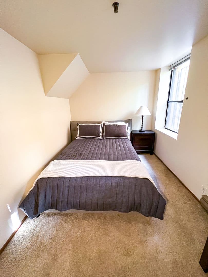 Seattle Apartment: 1215 Seneca St.