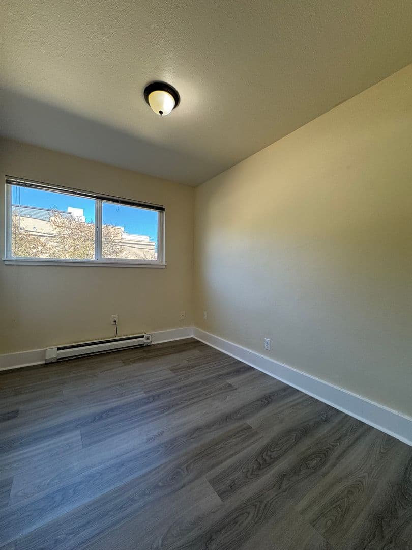 Seattle Apartment: 424 19th Ave E.
