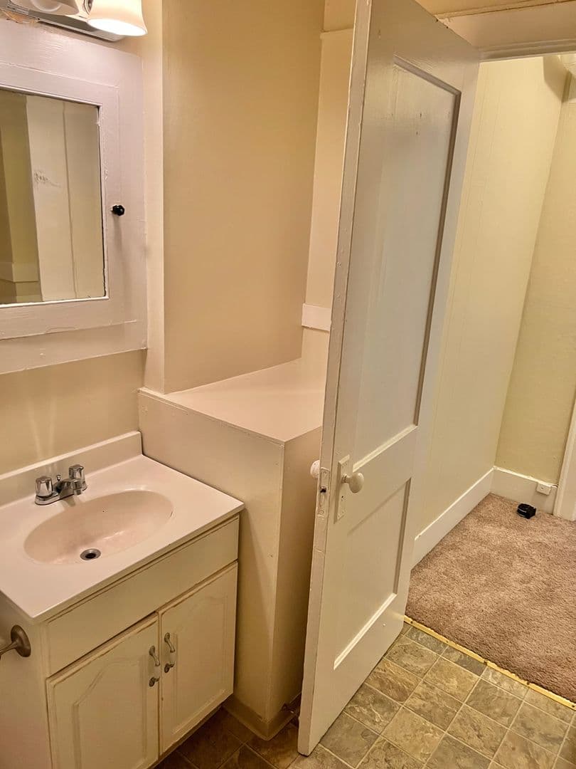 Seattle Apartment: 1509 E Madison St