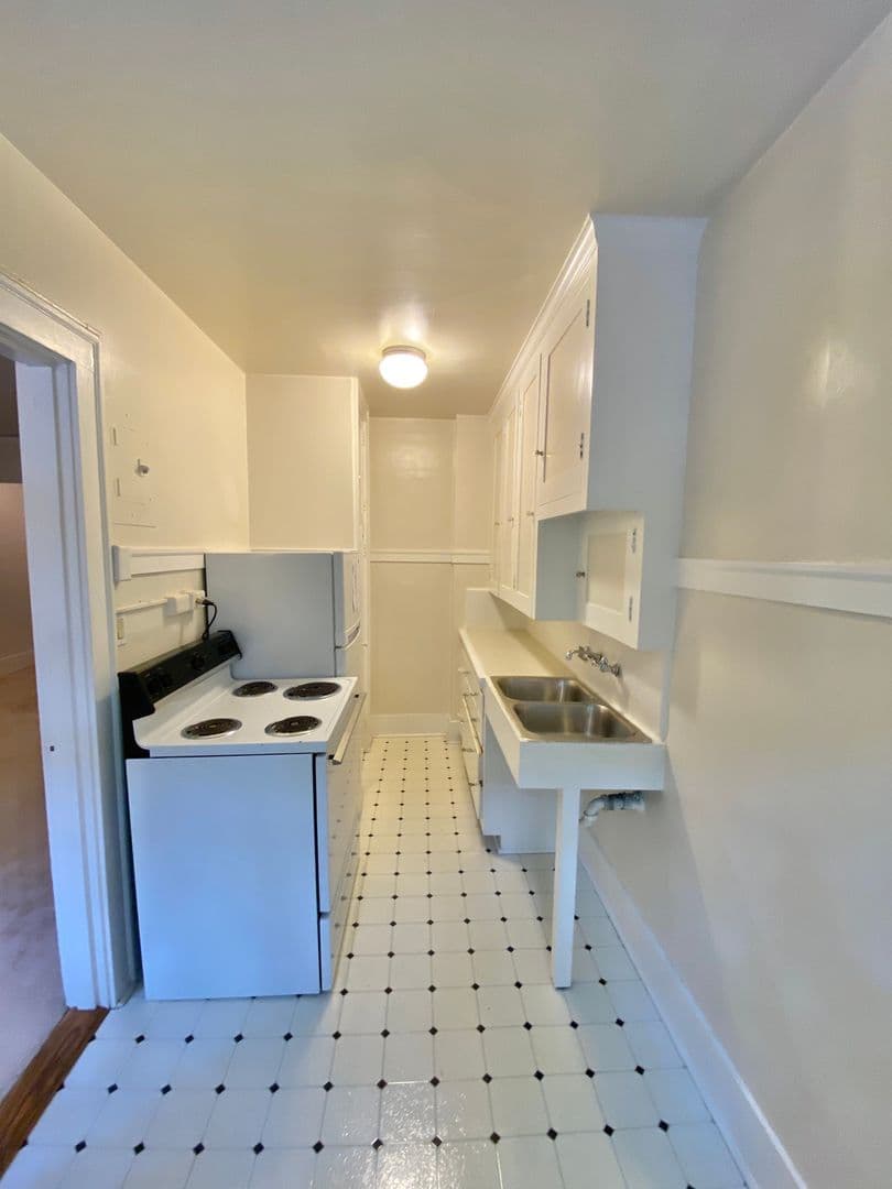 Seattle Apartment: 516 E. Union St.
