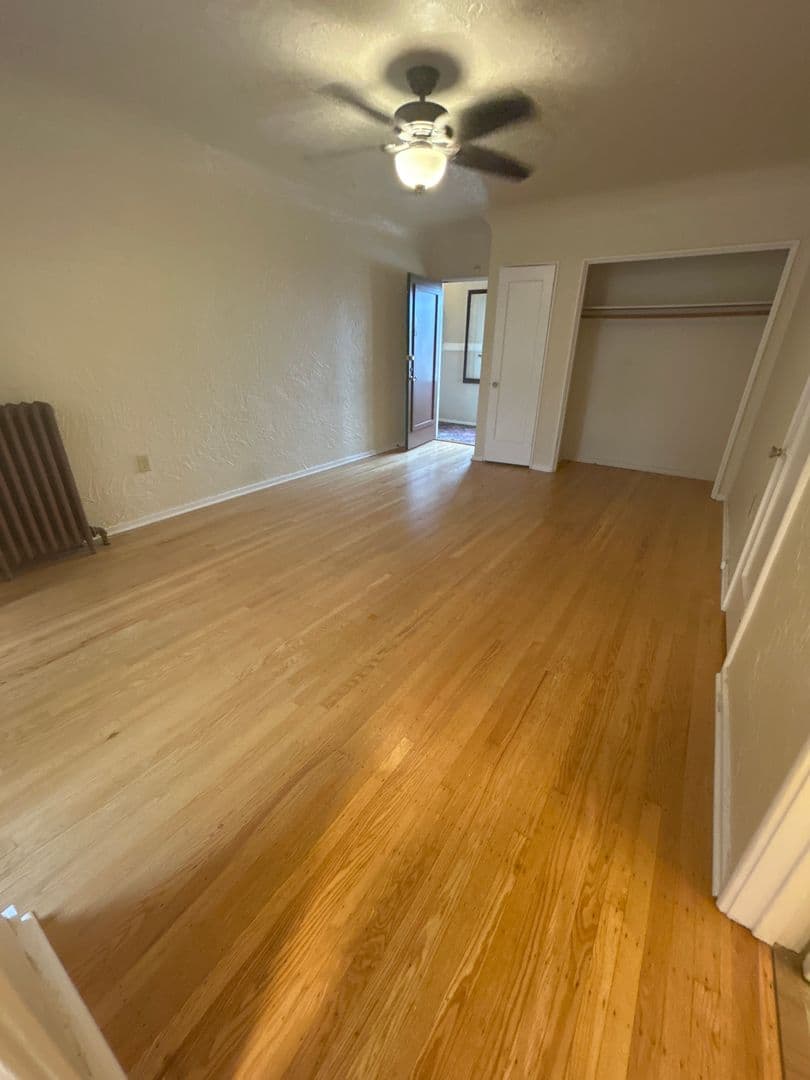 Seattle Apartment: 4515 Burke Ave. N.