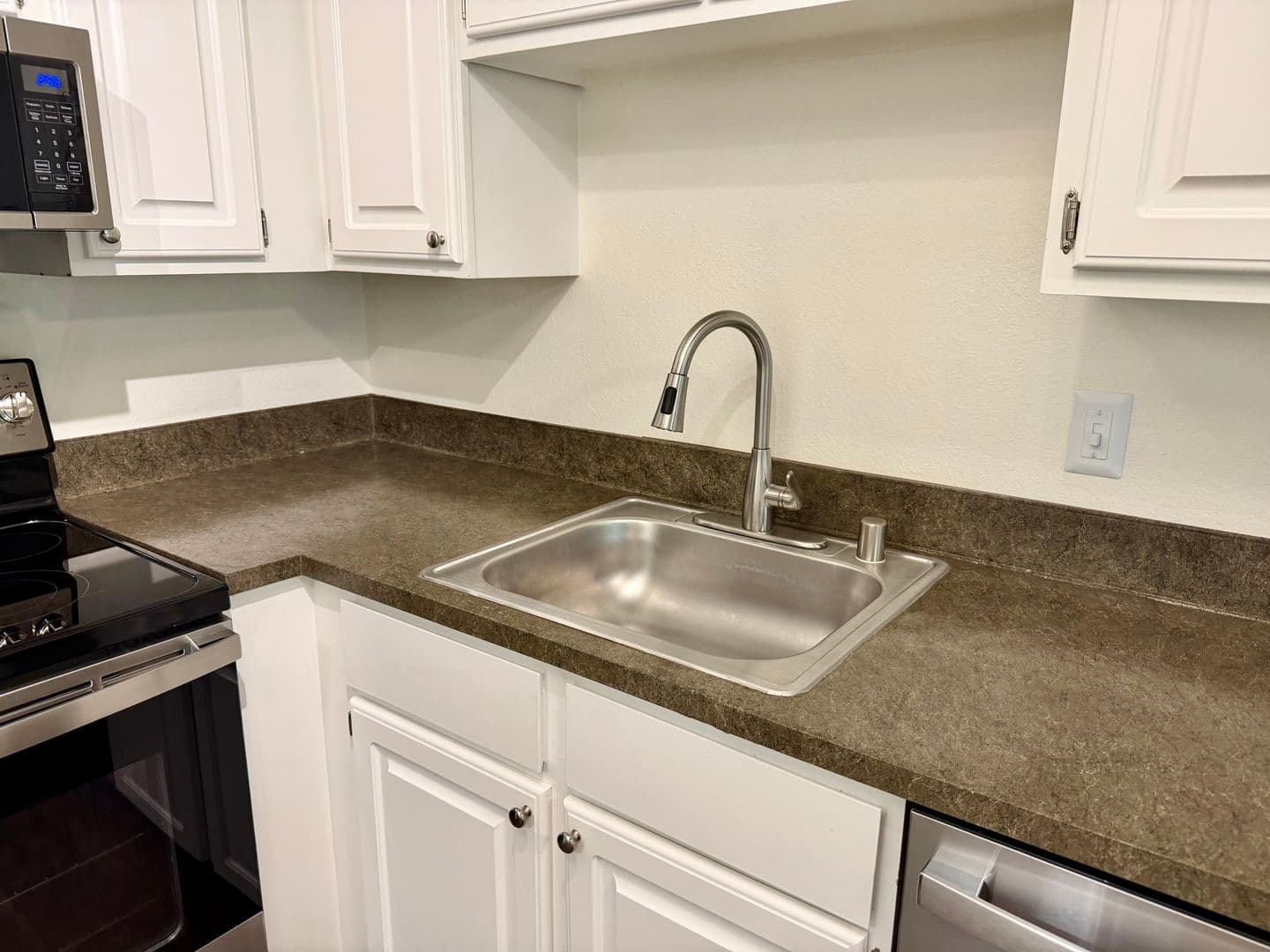 Shoreline Apartment: 1550 NE 177th St
