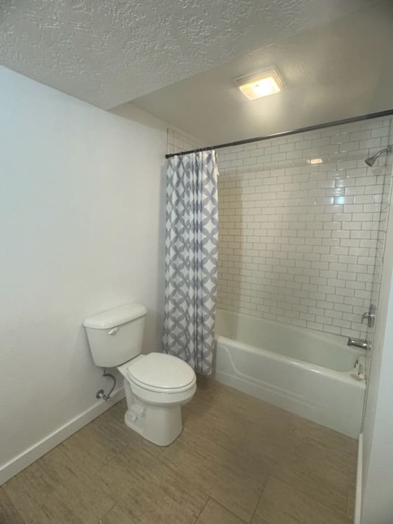 Creswell House: 345 E Oregon Ave #102