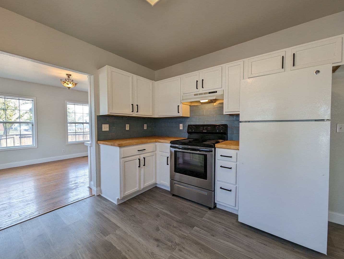 Eugene House: 800 River Road