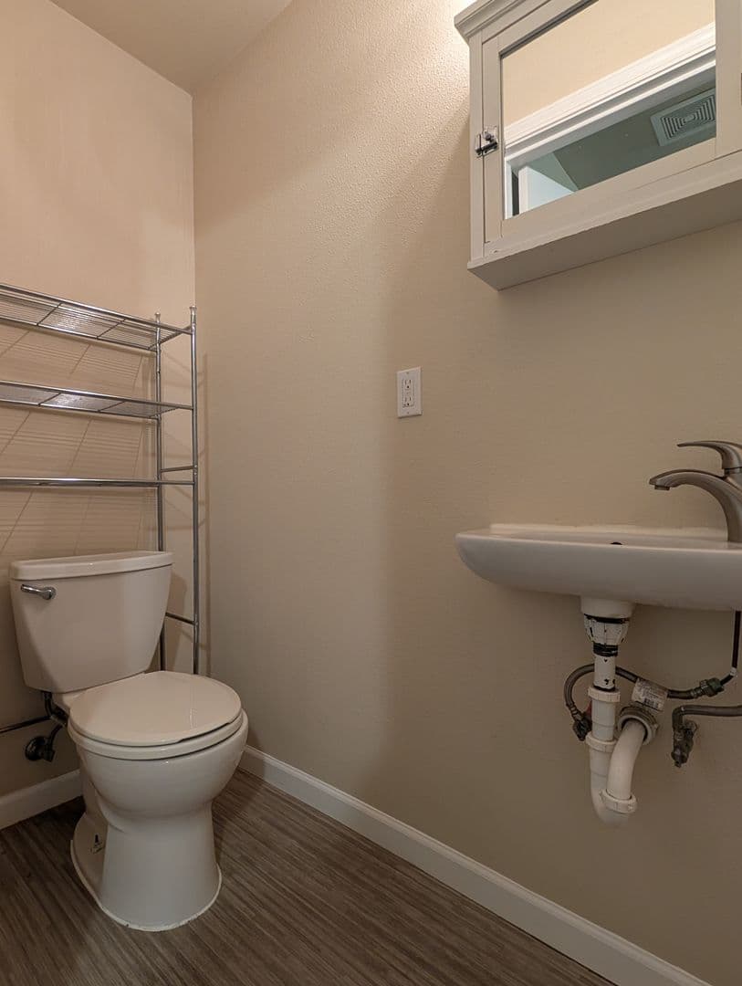 Springfield House: 307 Main St Unit 2
