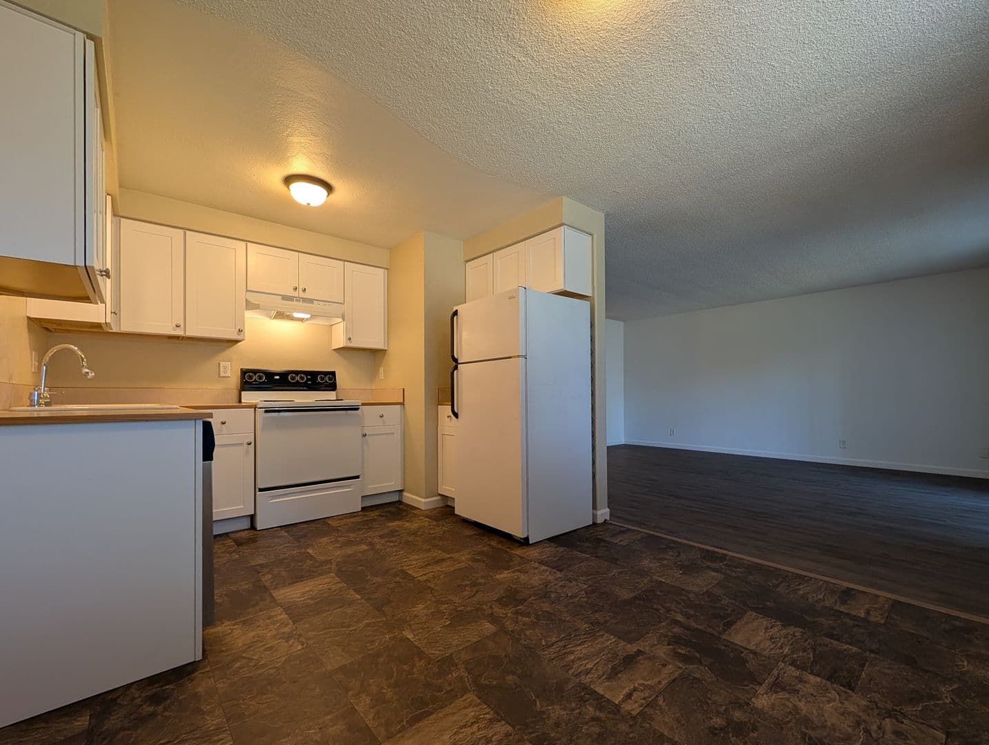 Springfield House: 152 S 53rd St #1