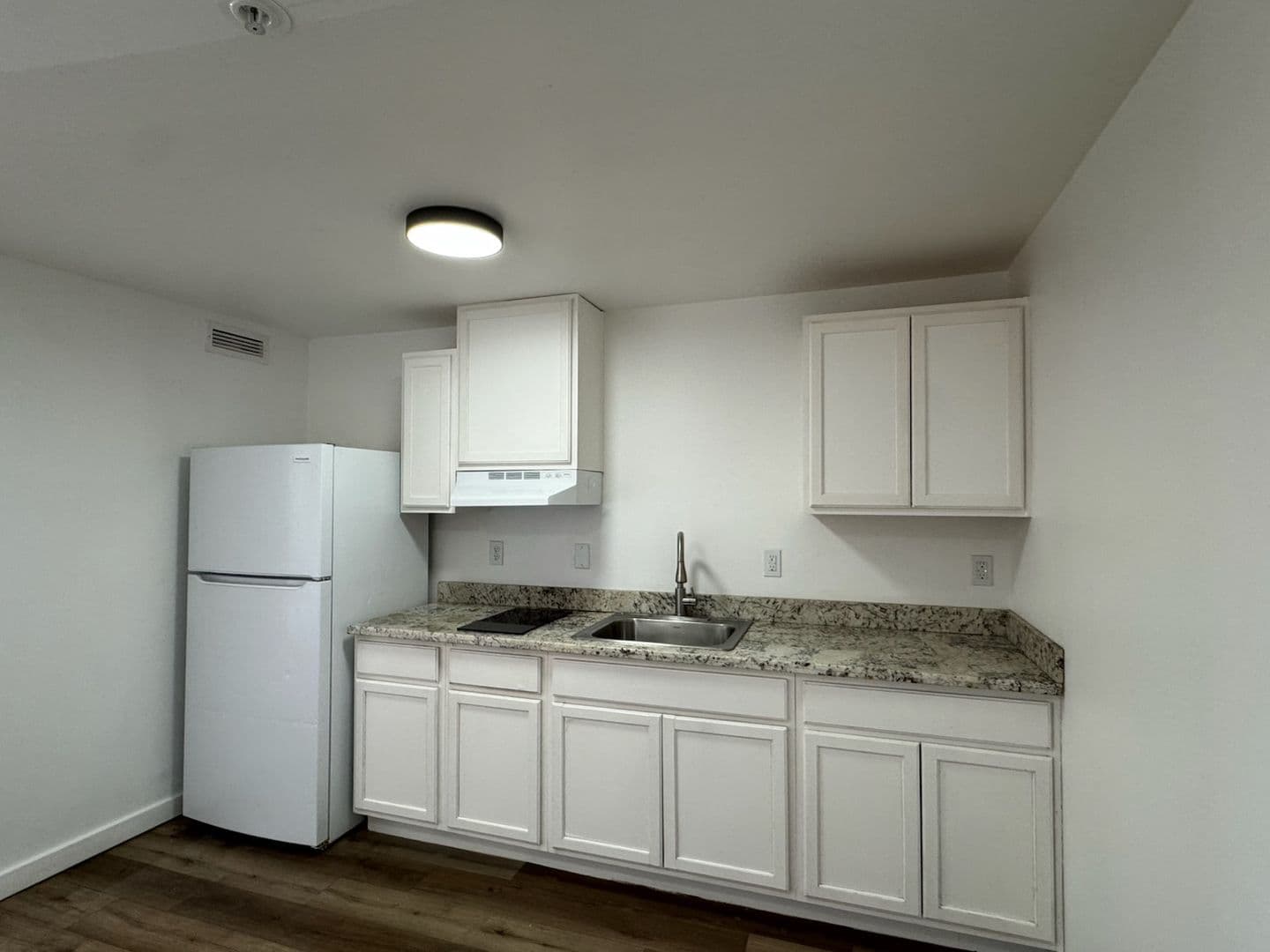 Creswell House: 345 E Oregon Ave #214