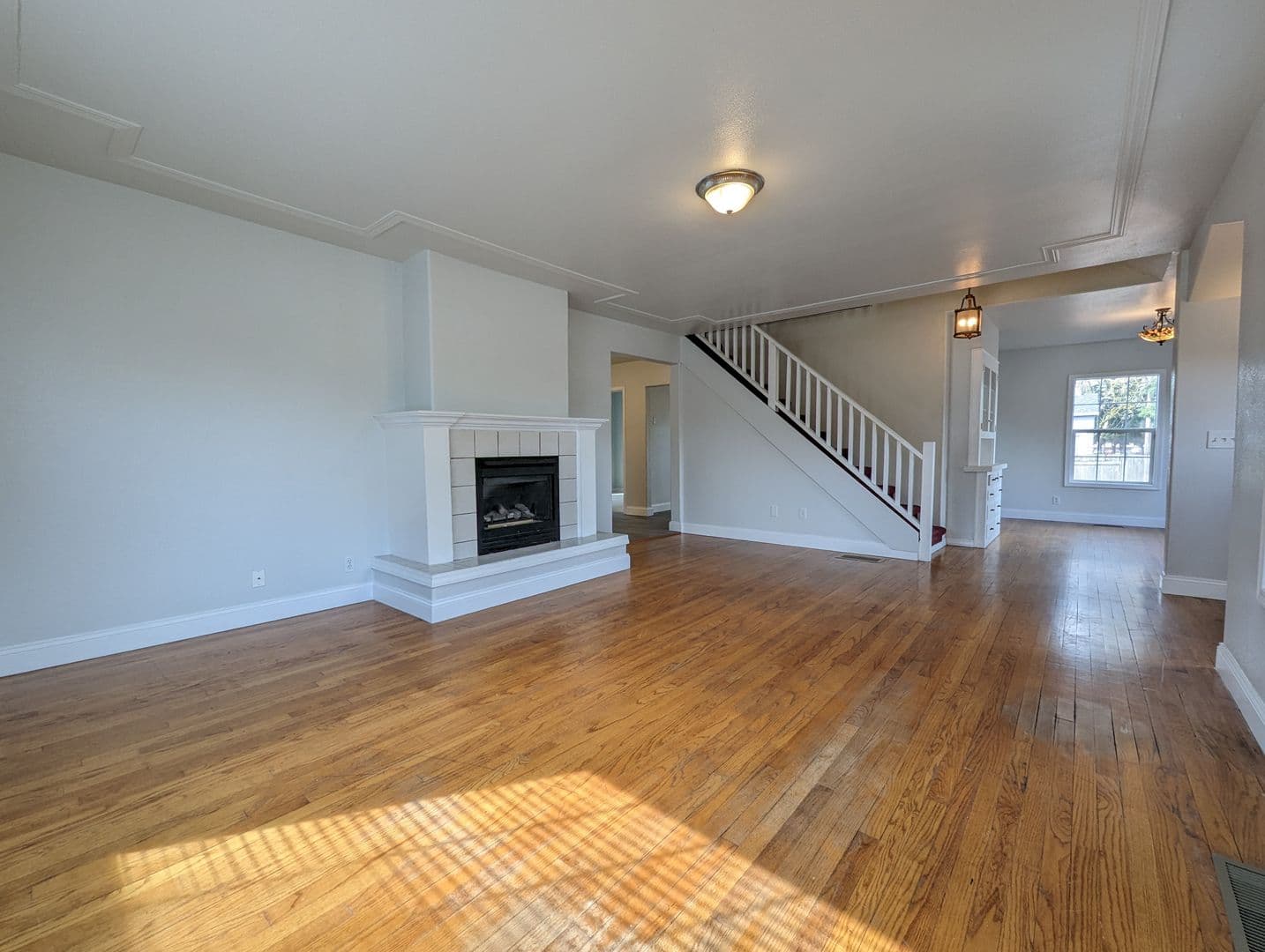 Eugene House: 800 River Road