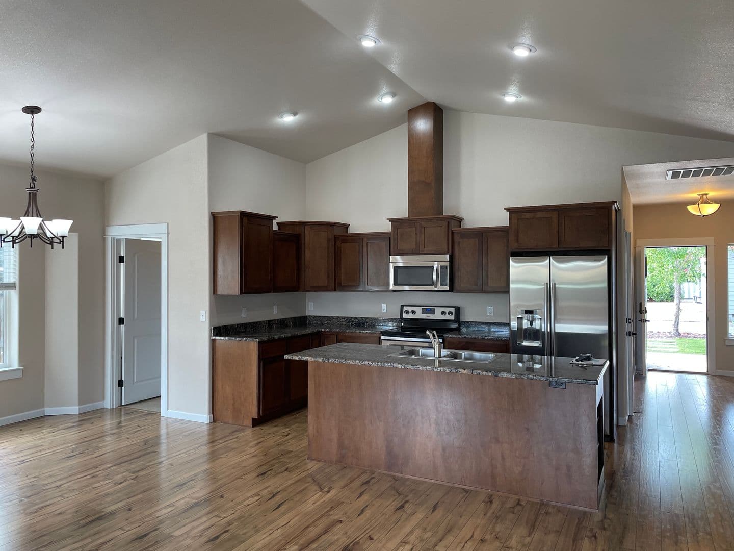 Medford House: 1350 Swayze Lane