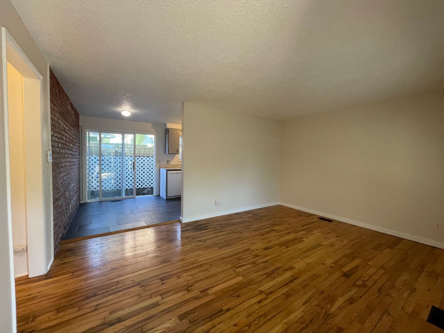Medford House: 823 Oak St