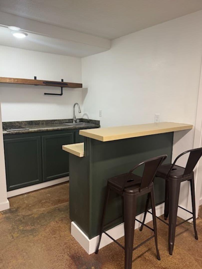 Creswell House: 345 E Oregon Ave #102