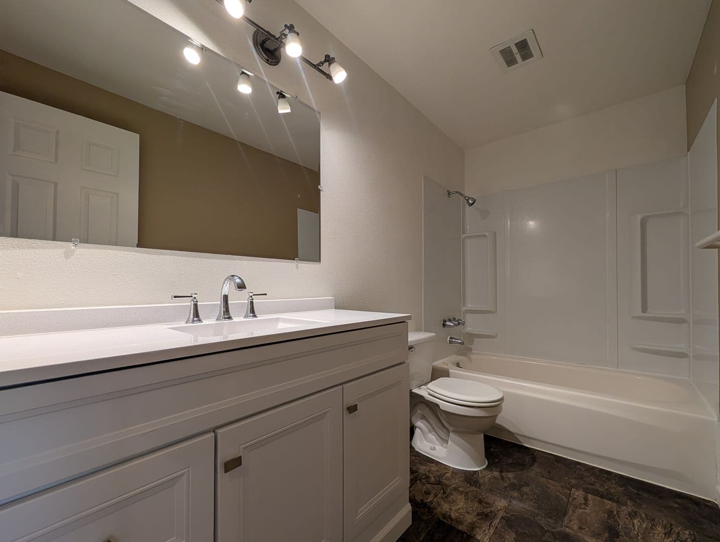 Springfield House: 152 S 53rd St #1