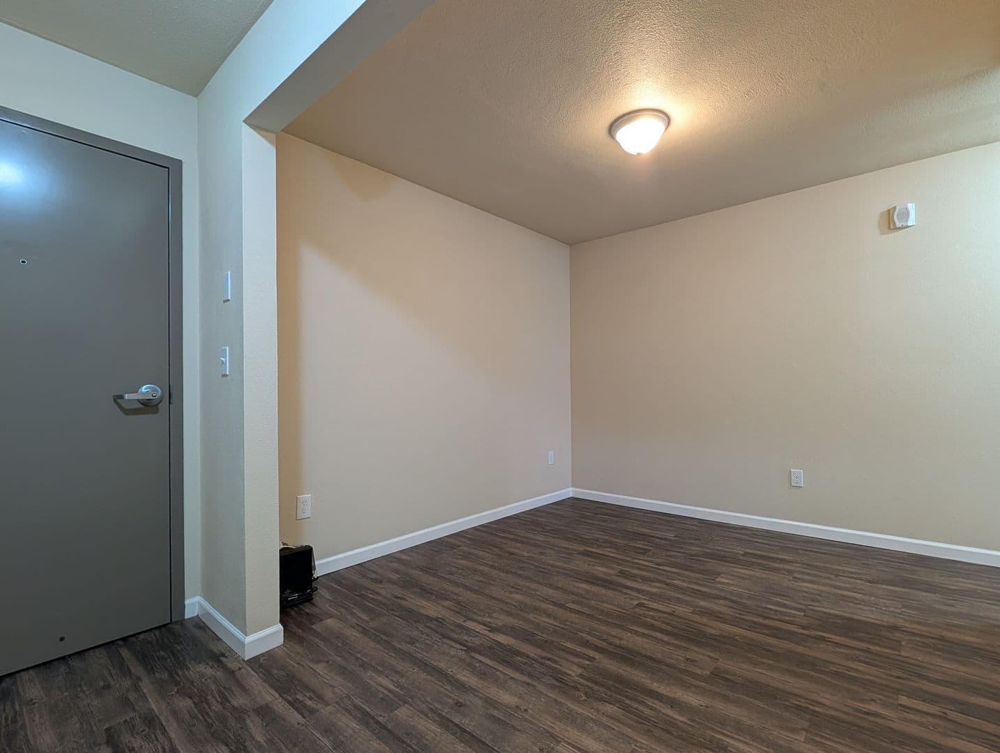 Springfield House: 307 Main St Unit 8