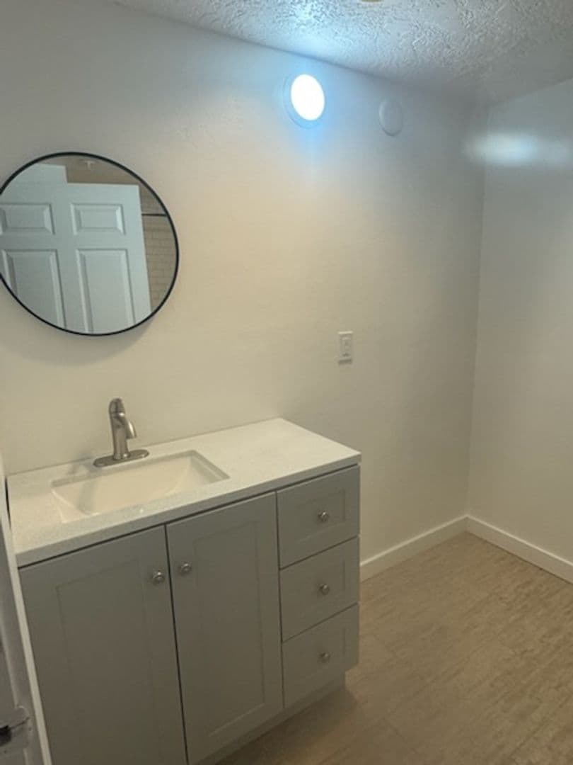 Creswell House: 345 E Oregon Ave #102