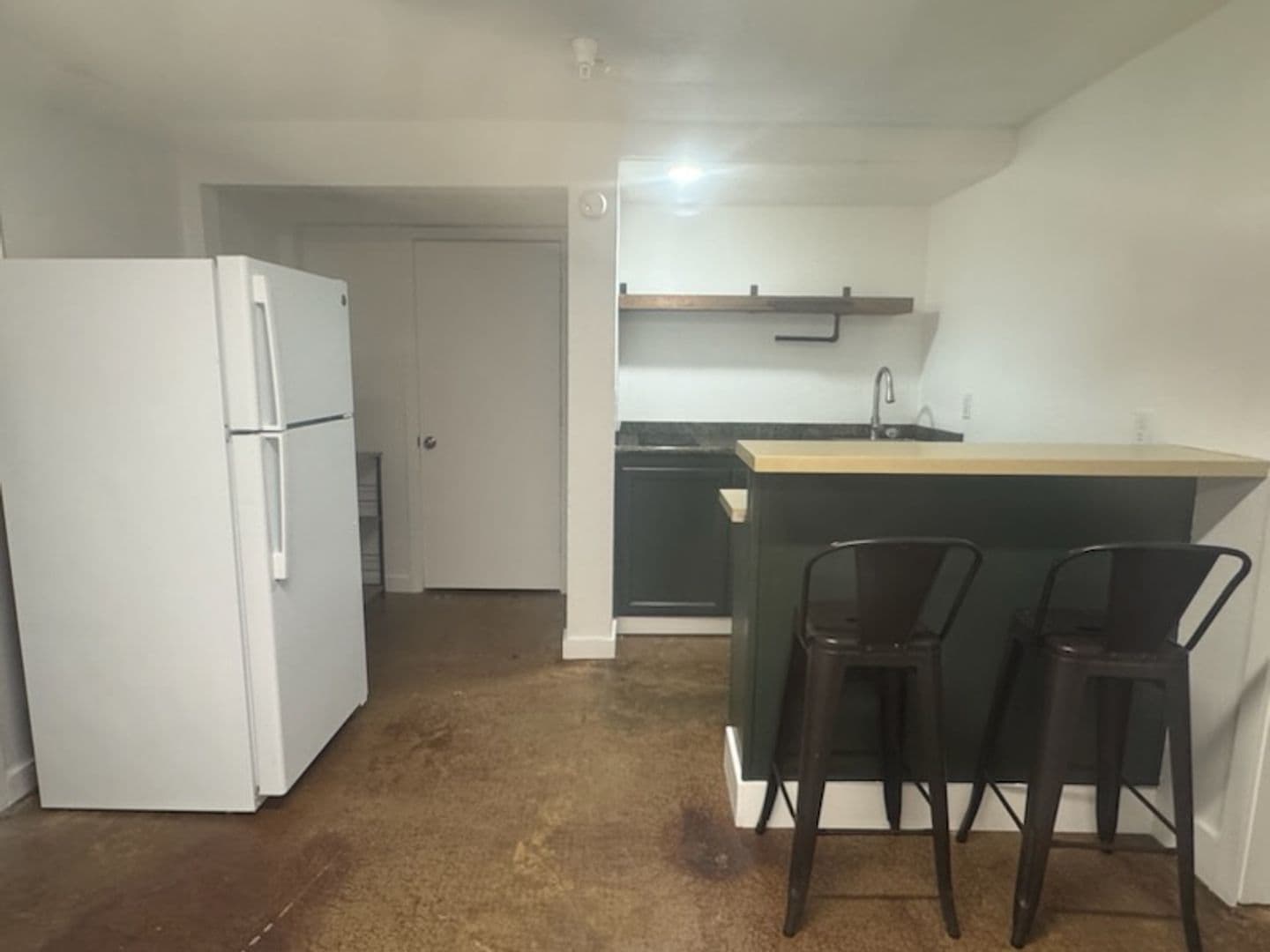 Creswell House: 345 E Oregon Ave #102