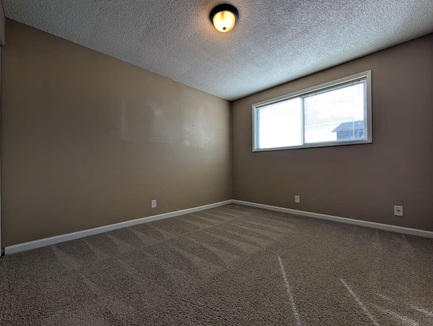 Springfield House: 152 S 53rd St #1