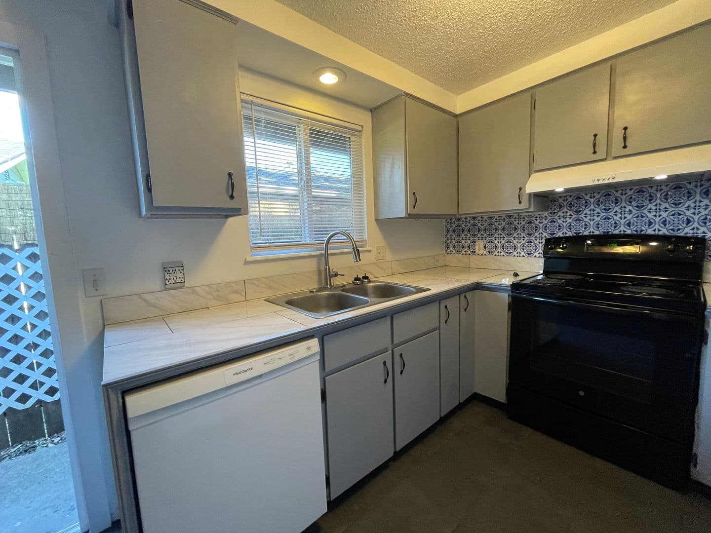 Medford House: 823 Oak St