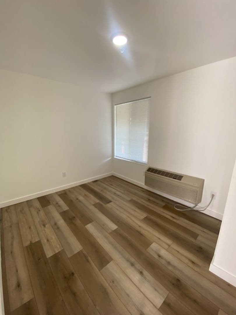 Creswell House: 345 E Oregon Ave #214