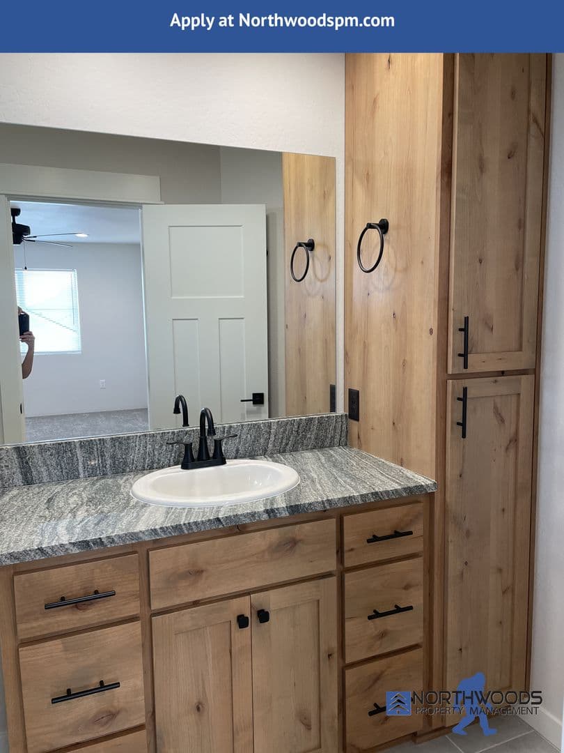 Medford House: 1380 Fleming Way