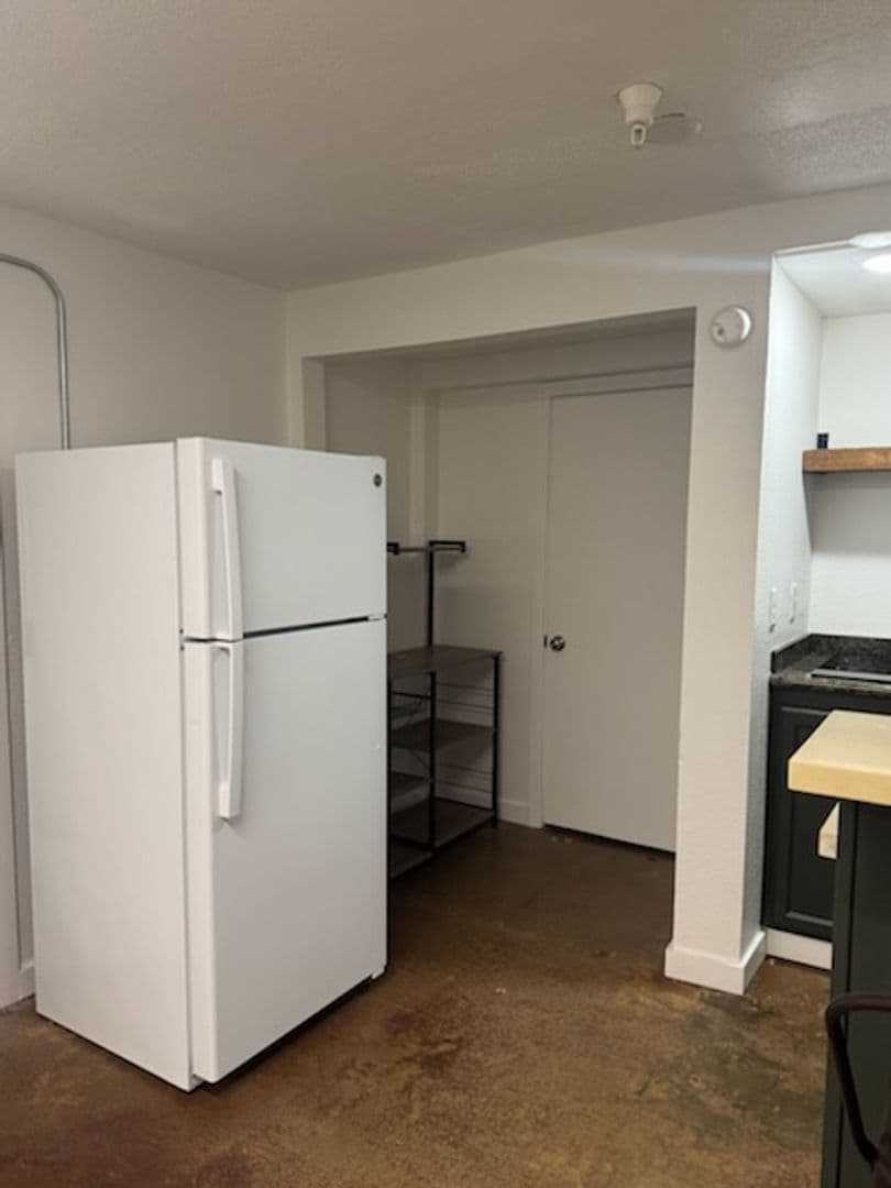 Creswell House: 345 E Oregon Ave #102