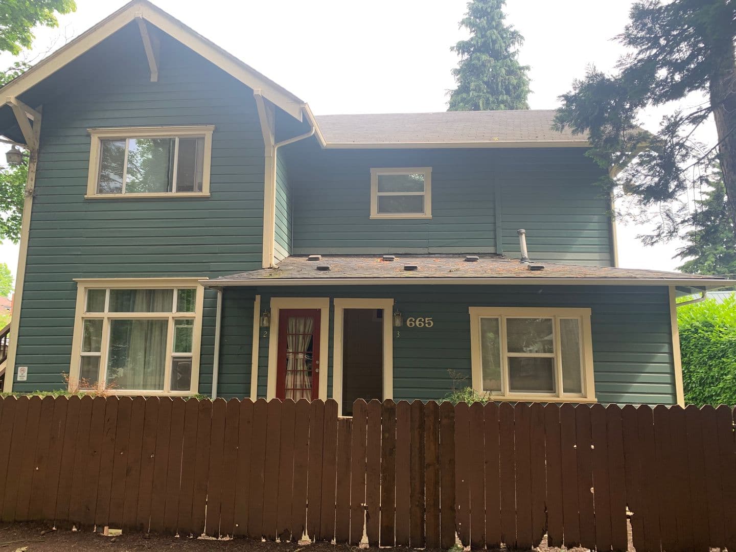 Eugene Apartment: 665 West 5th Ave