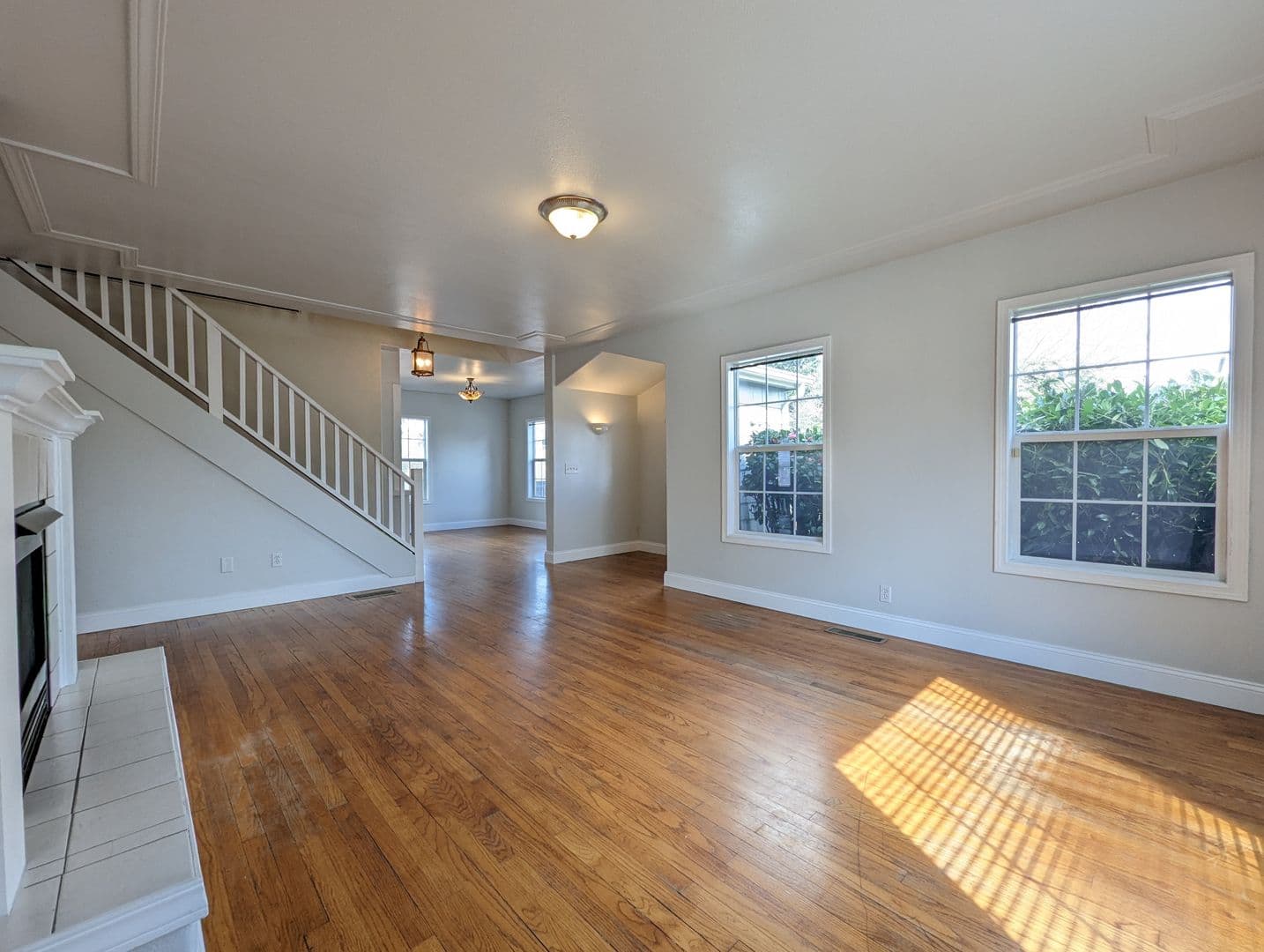 Eugene House: 800 River Road