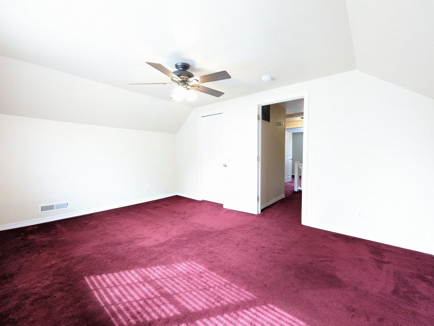 Eugene House: 800 River Road